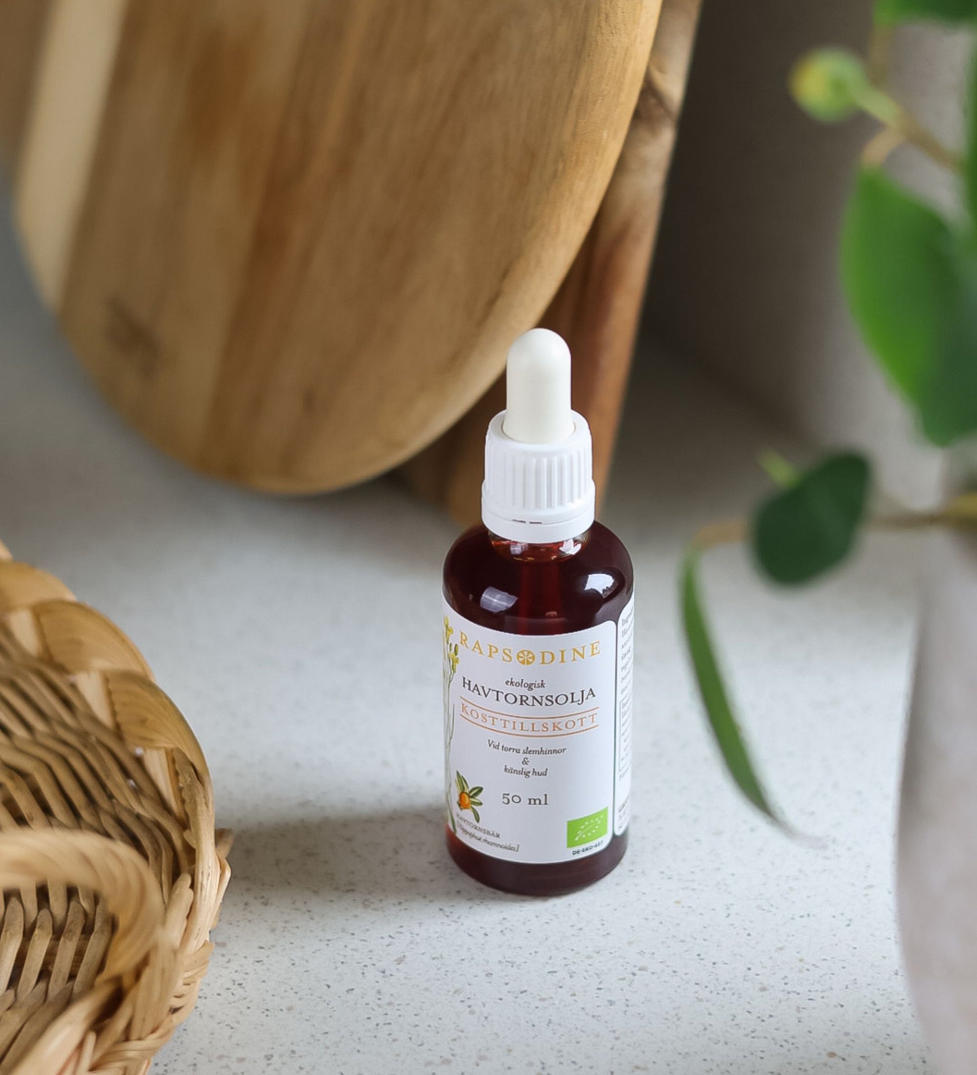 Ekologisk havtornsolja från Rapsodine i glasflaska med pipett, naturligt kosttillskott rikt på vitaminer och antioxidanter